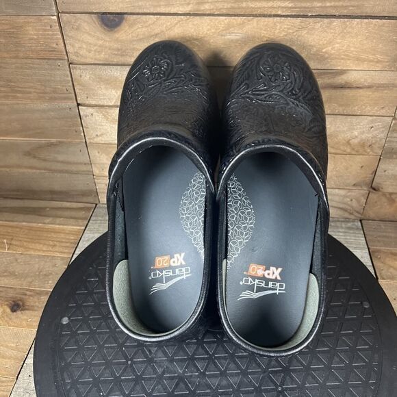 Clarks Womens Size 5.5-6 XP20 Black Embossed Tooled Leather Clog Comfort Shoes - Picture 5 of 10